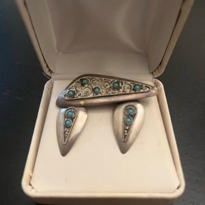 Beautiful brooch and earring set